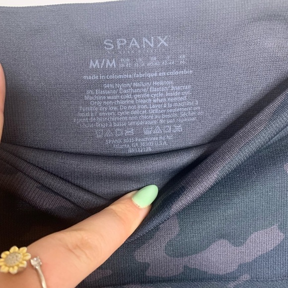 SPANX Look At Me Now Seamless Compression Double Layer Waist Camo Leggings, Med - Picture 5 of 7